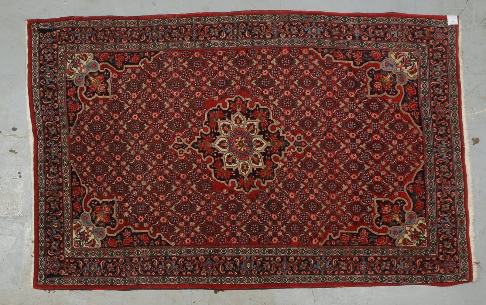 Bidjar, mittelfeine bis feine Knüpfung, dichter Flor - guter Zust.; Maße 209 x 134 cm