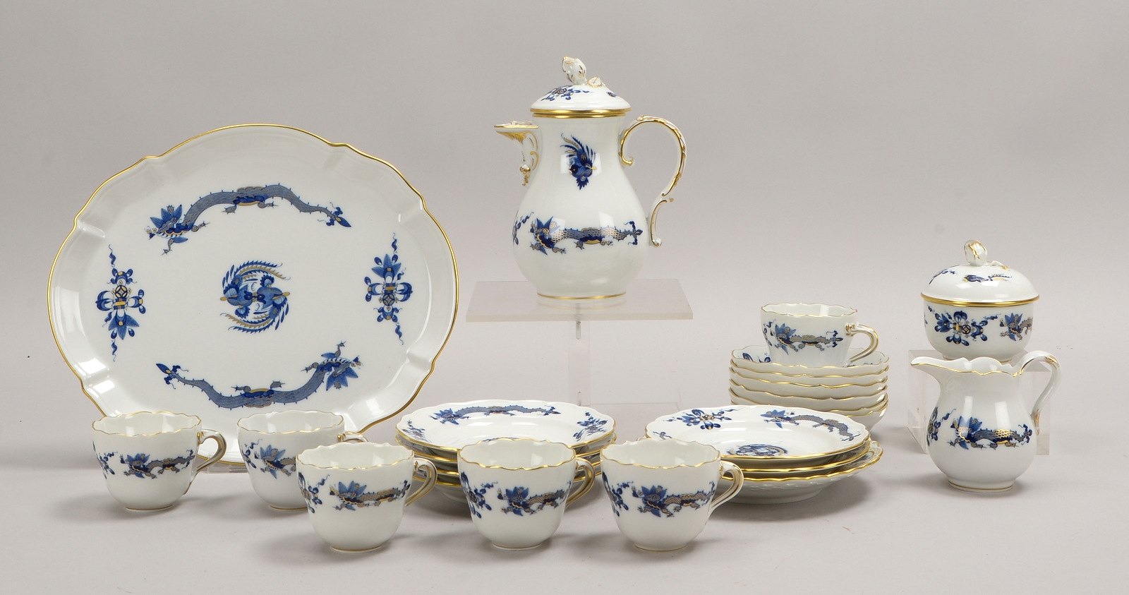 Meissen, Mokkaservice, 'Blauer Drache', für 6 Pers., anbei kl. Durchbruchteller
