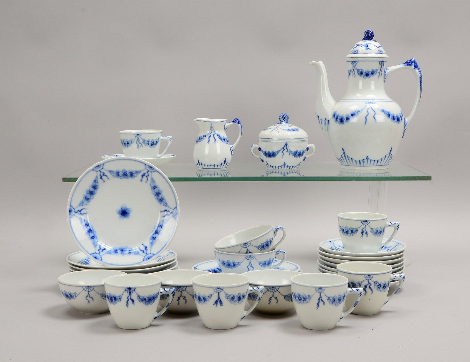 Bing & Grøndahl, Porz.-Tee-/Kaffeeservice, 'Empire', Entw. Harriet Bing, div.