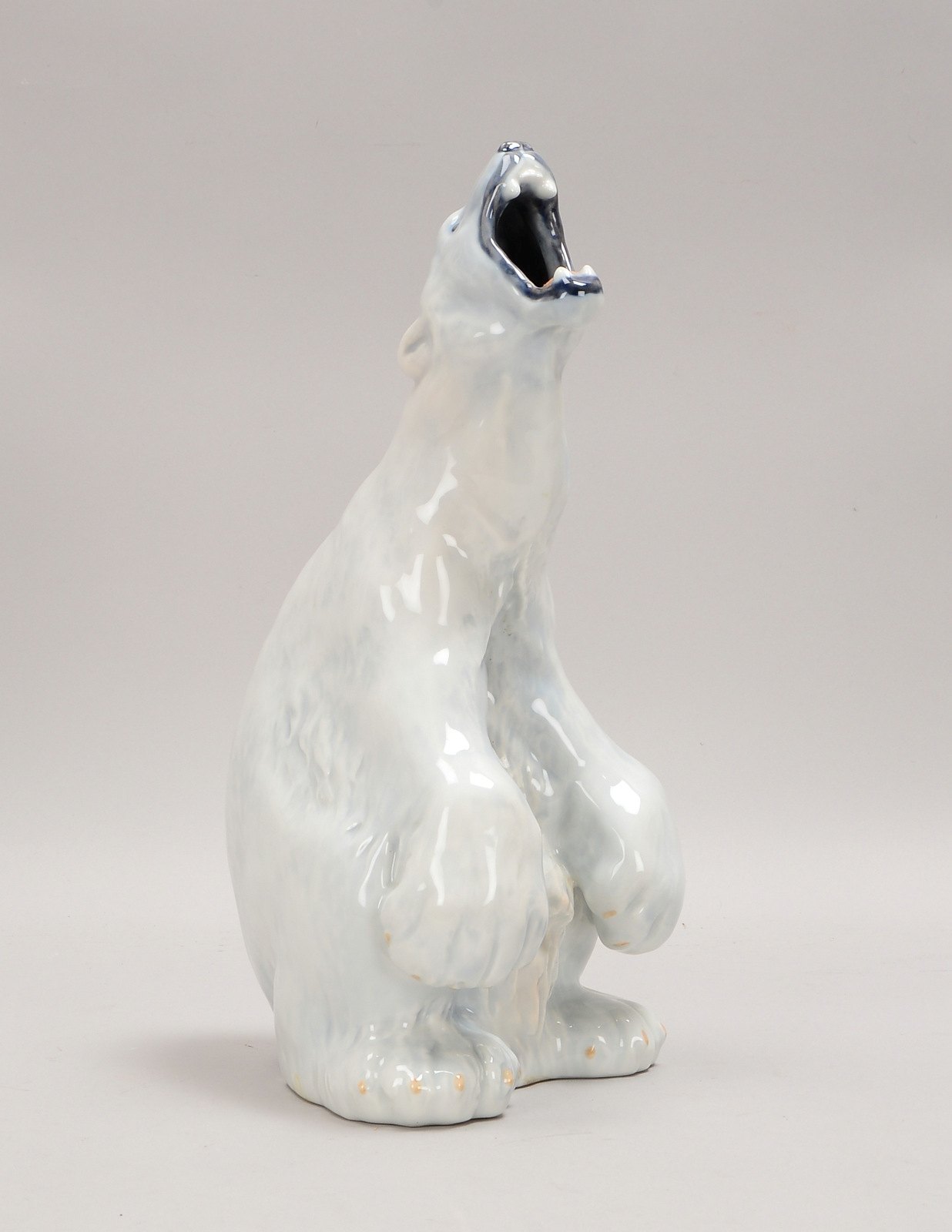 Royal Copenhagen, figürl. Tischvase, 'Eisbär', Modellnr. '502', Entw. C.F. Lisberg