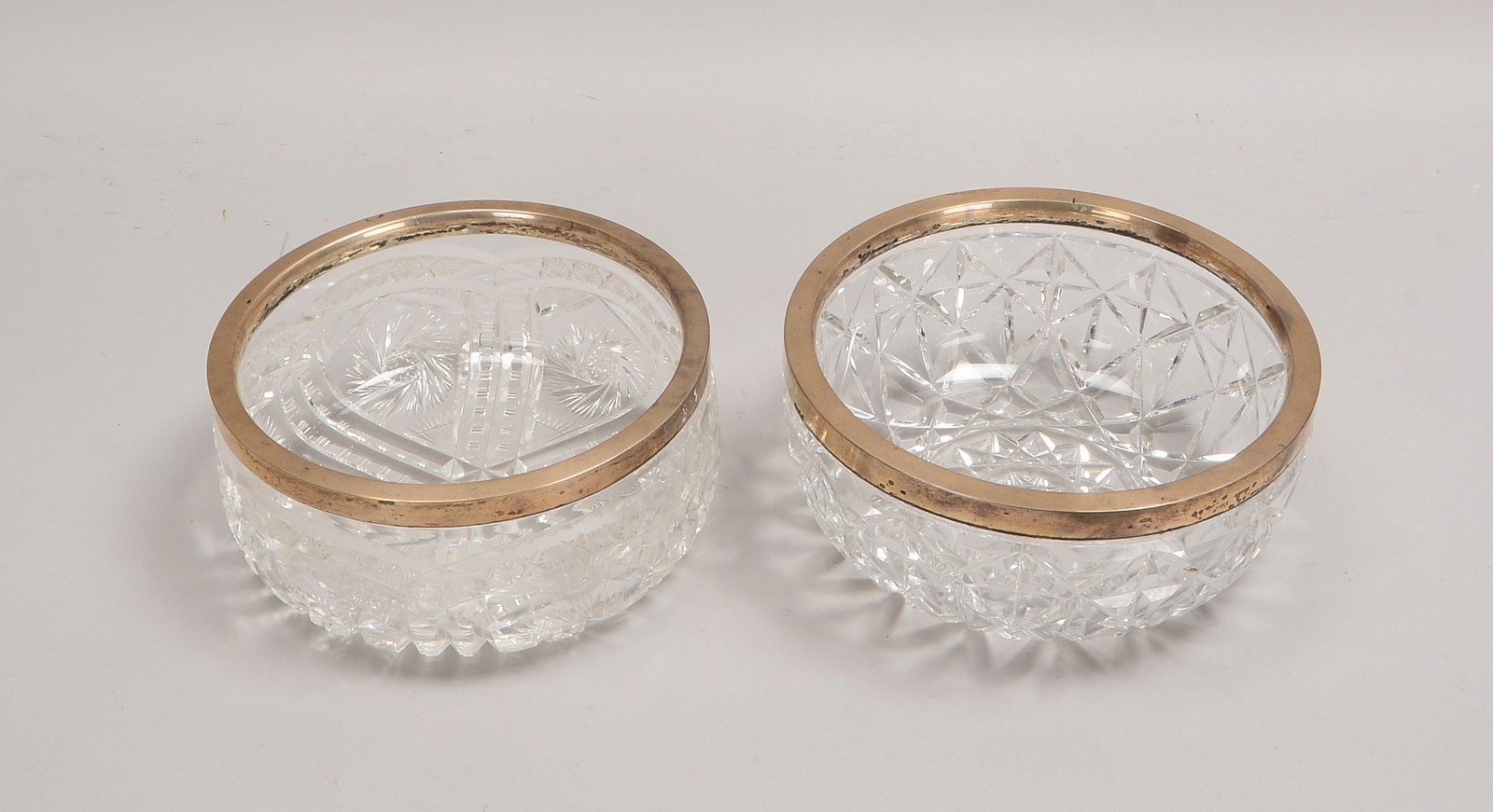 2 Schalen, Kristallglas geschliffen, mit 800 Silber-Montierung; Höhe 9,5 cm, Ø 21 cm