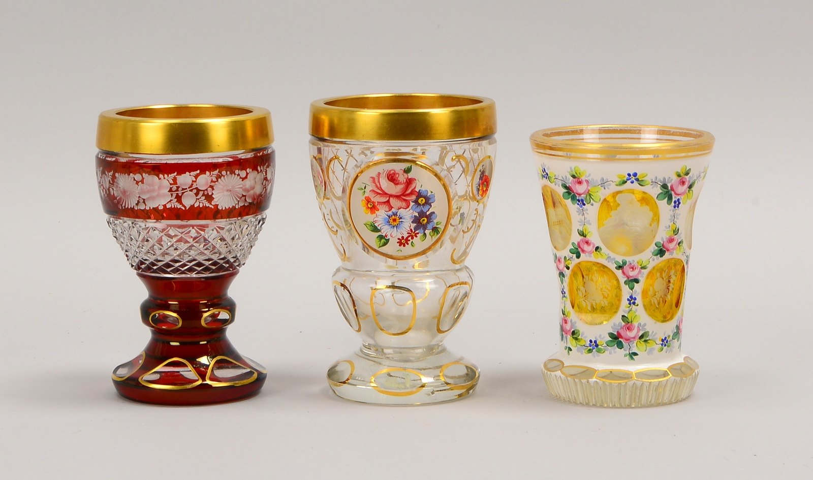 3 Badegläser/Ranftbecher, Glas teils geschliffen, mit Goldrand; Höhe 12/13 cm
