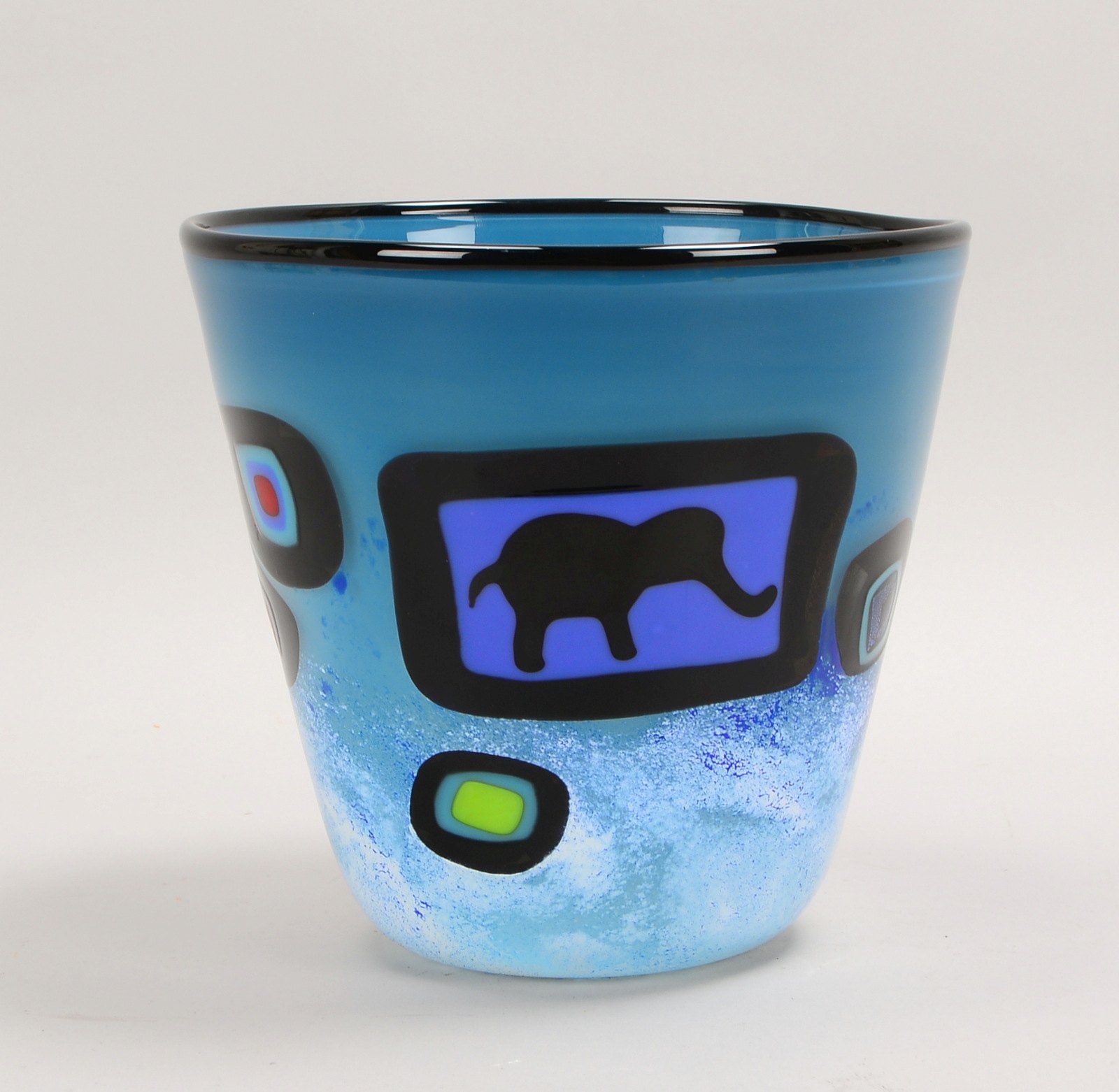 Tischvase, Glas mit petrolgr. Überfang, kon. Wandung mit farb./figürl. Einschmelzg.