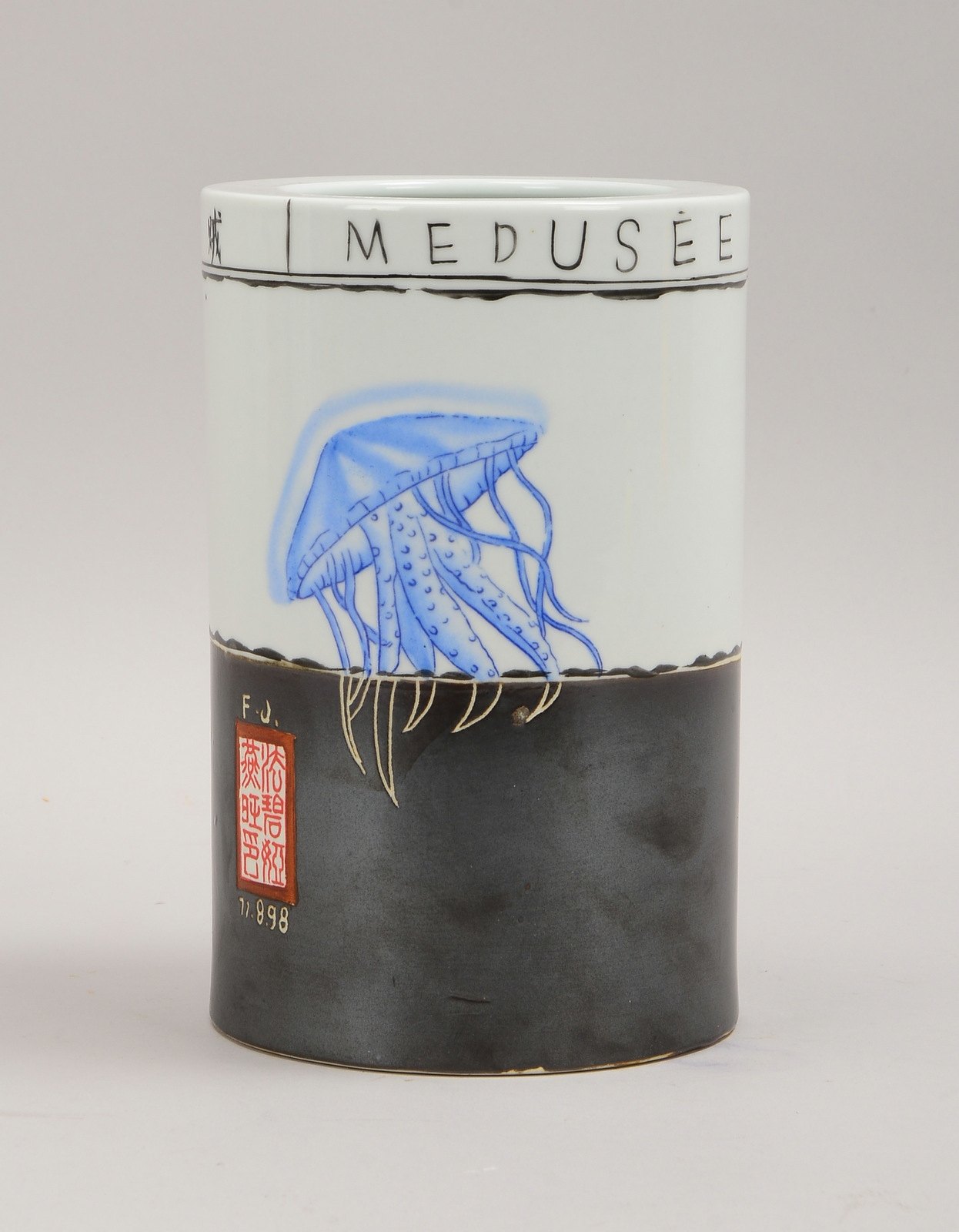 Jouvin, Fabienne, Porz.-Vase, 'Medusée', zylindr. Korpus, Dekor 'Unterwasserwelt'