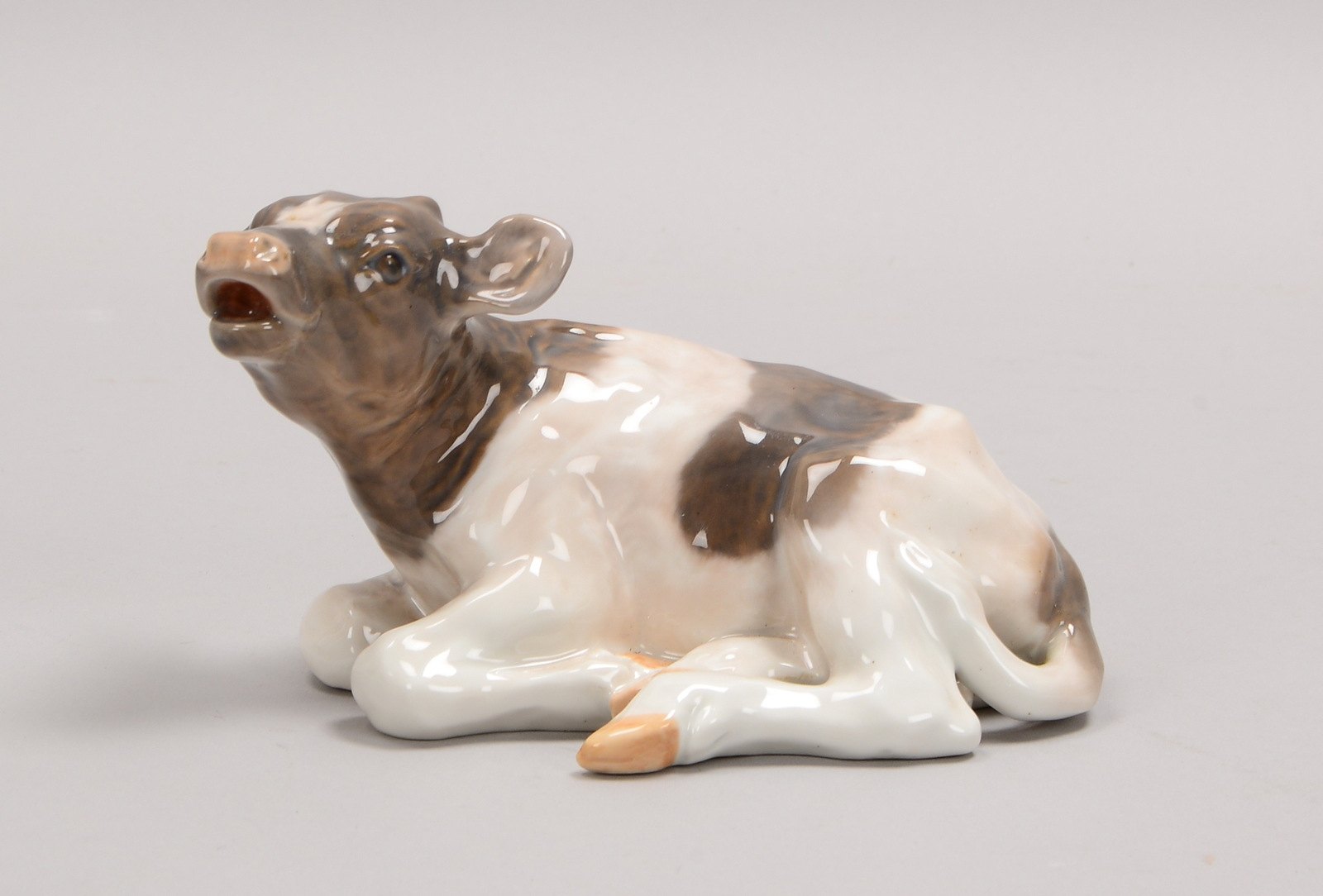 Royal Copenhagen, Porz.-Figur, 'Liegendes Kalb', Mod. '1072', Entw. Chr. Thomsen