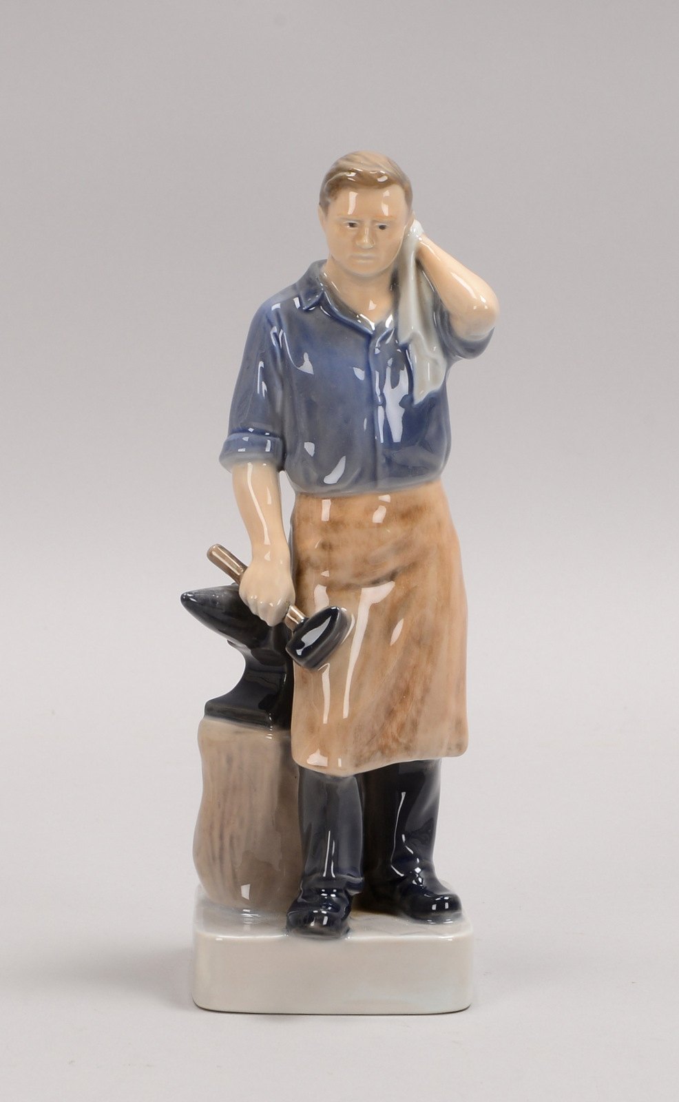 Royal Copenhagen, Porz.-Figur, 'Schmied', Mod. '4502', Entw. J.M. Nissen