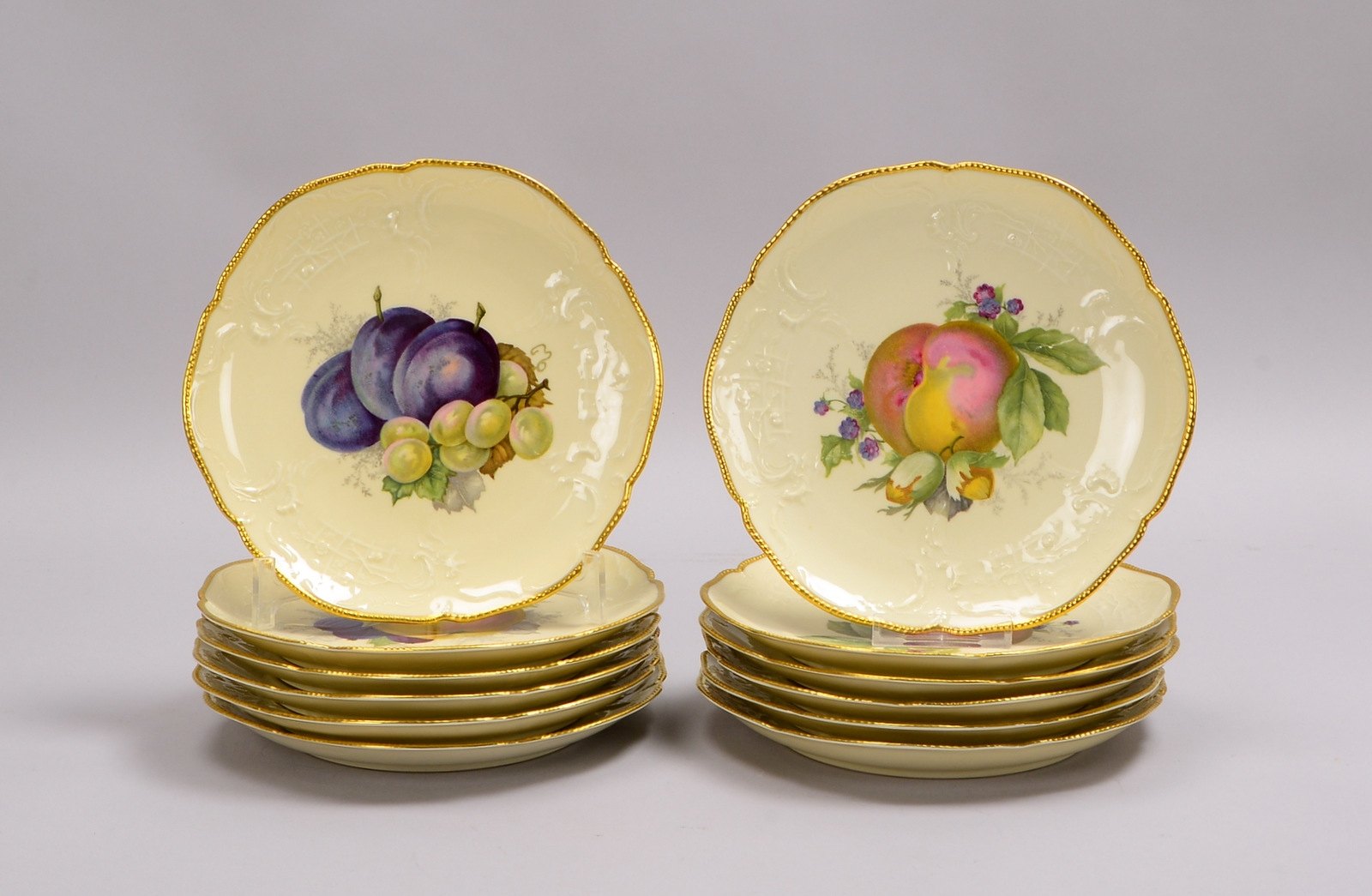 Rosenthal, 12x Obstteller, 'Sanssouci', elfenbeinf. mit polychr. Obstdekor, goldstaff.