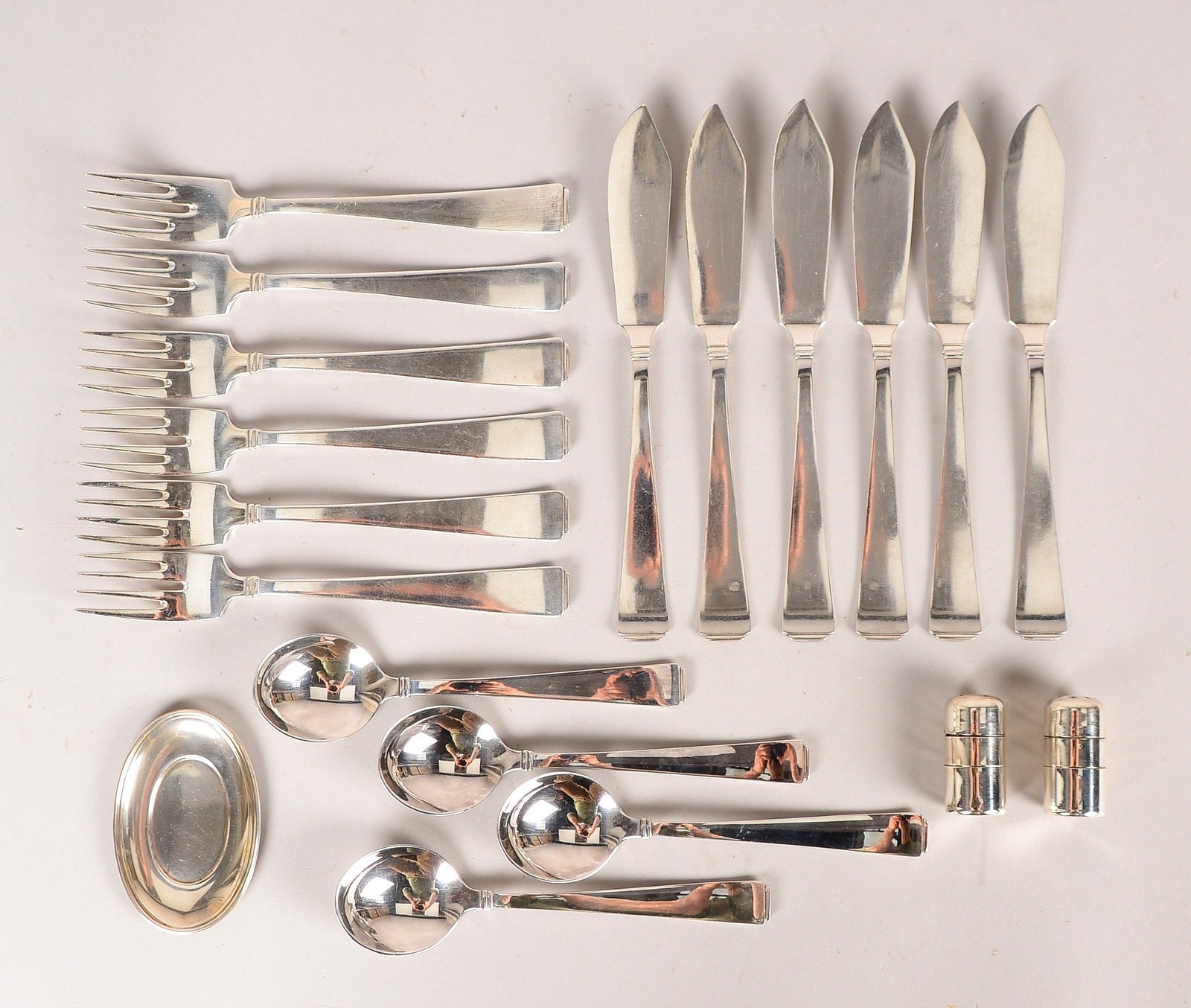 Fischbesteck, 800 Silber: je 6x Fischmesser/-gabeln, 4x Dessertlöffel, u.a.; Gew. 808 g