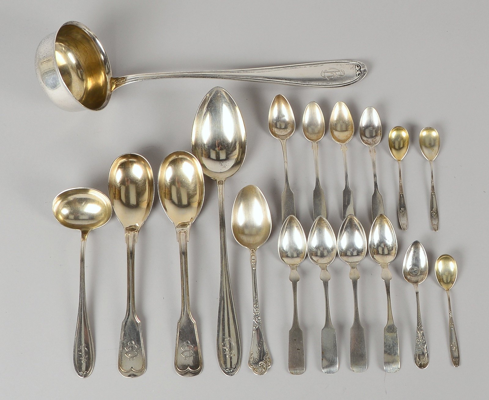 Silber-Servierteile: Schöpfkelle, Kloßlöffel, Salatbesteck, u.a.; Gew. 670 g
