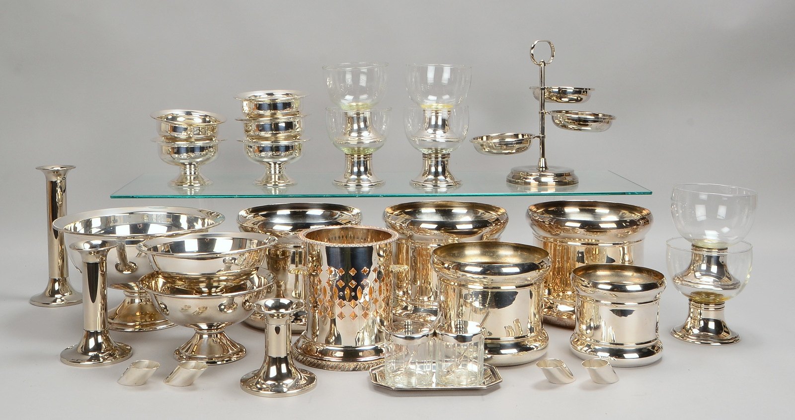 Versilbertes - Herst. überw. H.R.W. Fink: Übertöpfe, Aufsatzschale, Leuchter, Schalen, u.a.