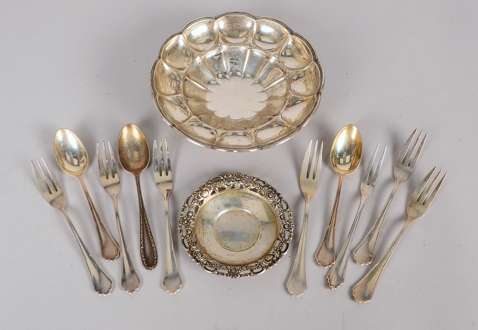 Tafelsilber, versch. Teile/Fkt. (Schale, Kuchengabeln, Kaffeelöffel, etc.); Gew. 395 g