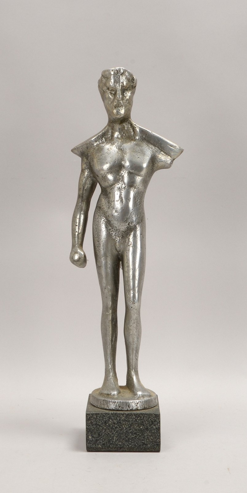 Lewinski, Jakub, Aluminium-Skulptur, 'Männlicher Akt', auf Granitsockel, sign.