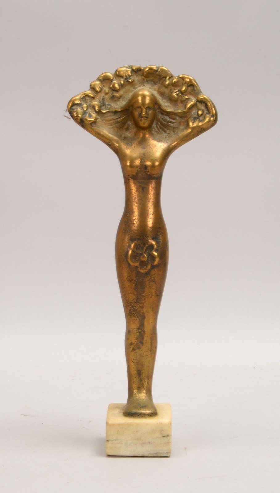Lewinski, Jakub, Bronzeskulptur, 'Pfauenfrau', auf Marmorsockel, signiert