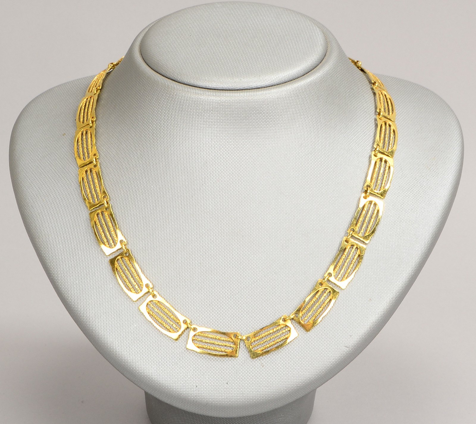 Collier, 585 GG (gest.), verstrebte Glieder, mit Federringschließe; Gew. 18,90 g