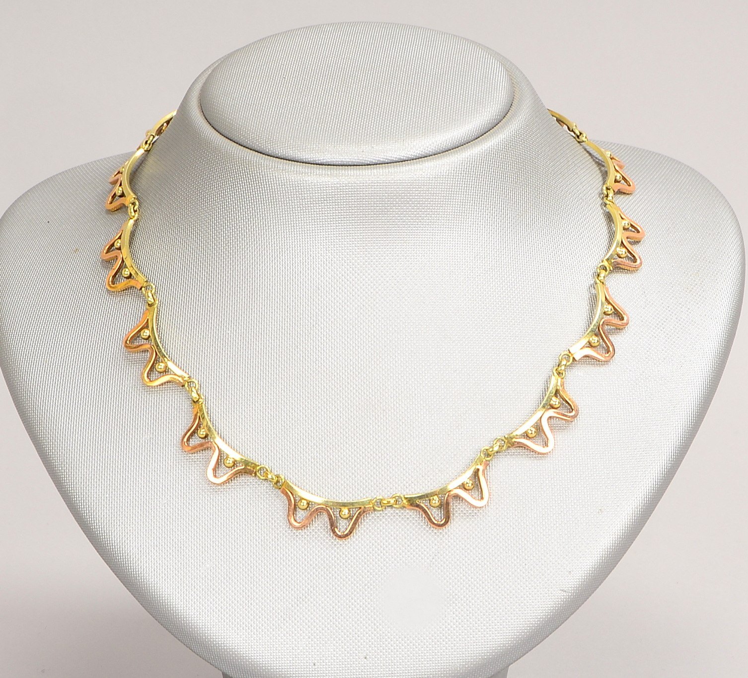 Collier, 585 GG/RG (gest.), mit Federringschließe; Länge 40 cm, Gew. 16,50 g