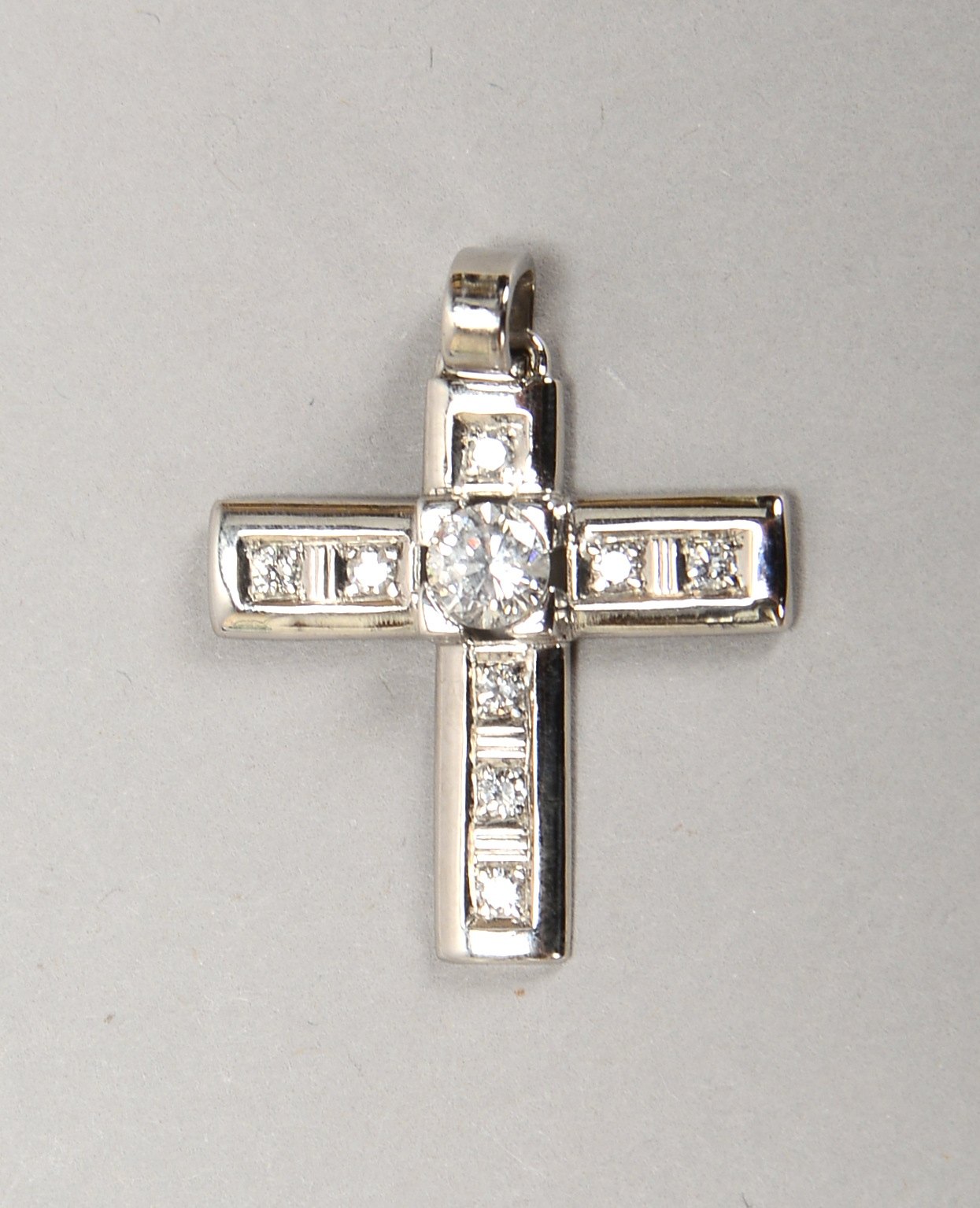 Anhänger, 585 WG (gest.), 'Kreuz', mit Brillantbesatz, 'Weiß/P1'; Gew. 4,90 g