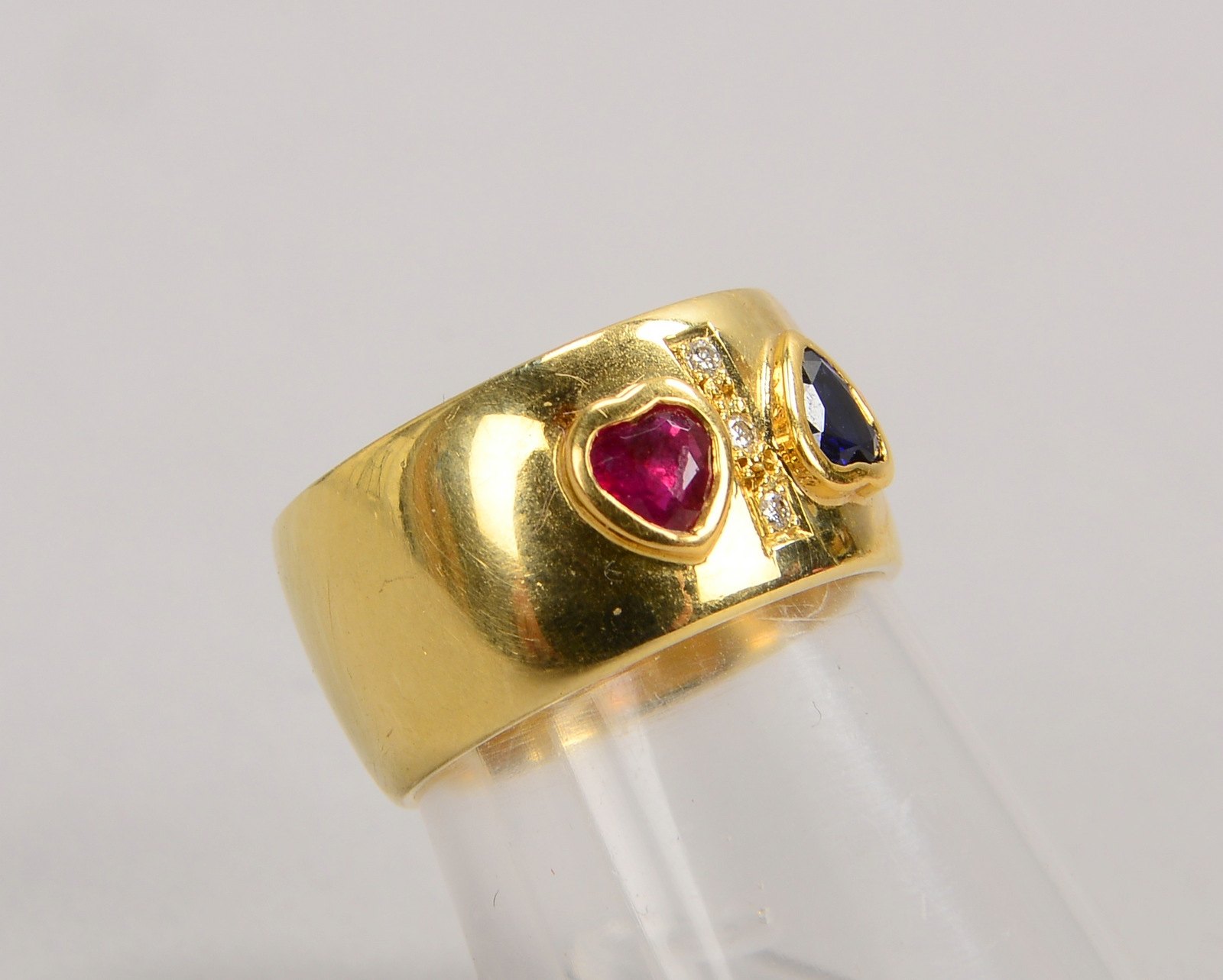 Bandring, 585 GG (gest.), mit Rubin- und Saphircabochon/3x kl. Diam.; Gew. 8,20 g