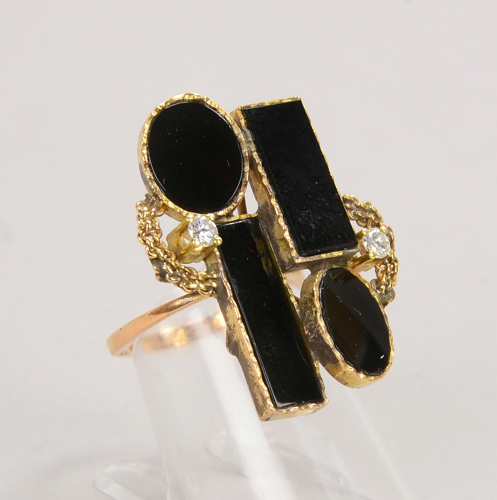Ring, 14 kt GG (gest.), 4x Onyxplatten und 2x Brill./zus. ca. 0,16 ct, 'H-I', 'Vvs-vs'