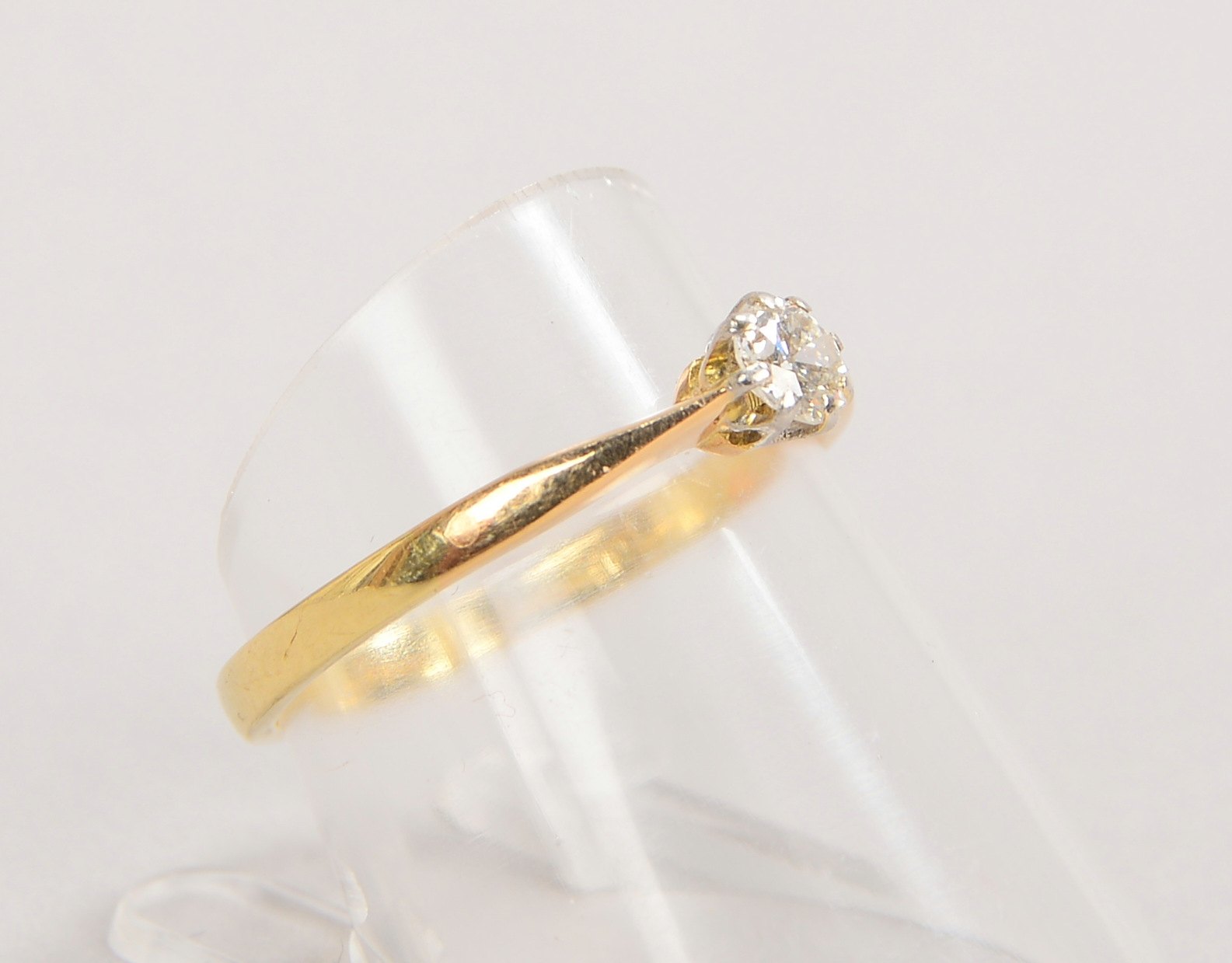 Ring, 585 GG (gest.), mit Altschliff-Diam. von ca. 0,25 ct; RG 55, Gew. 1,90 g