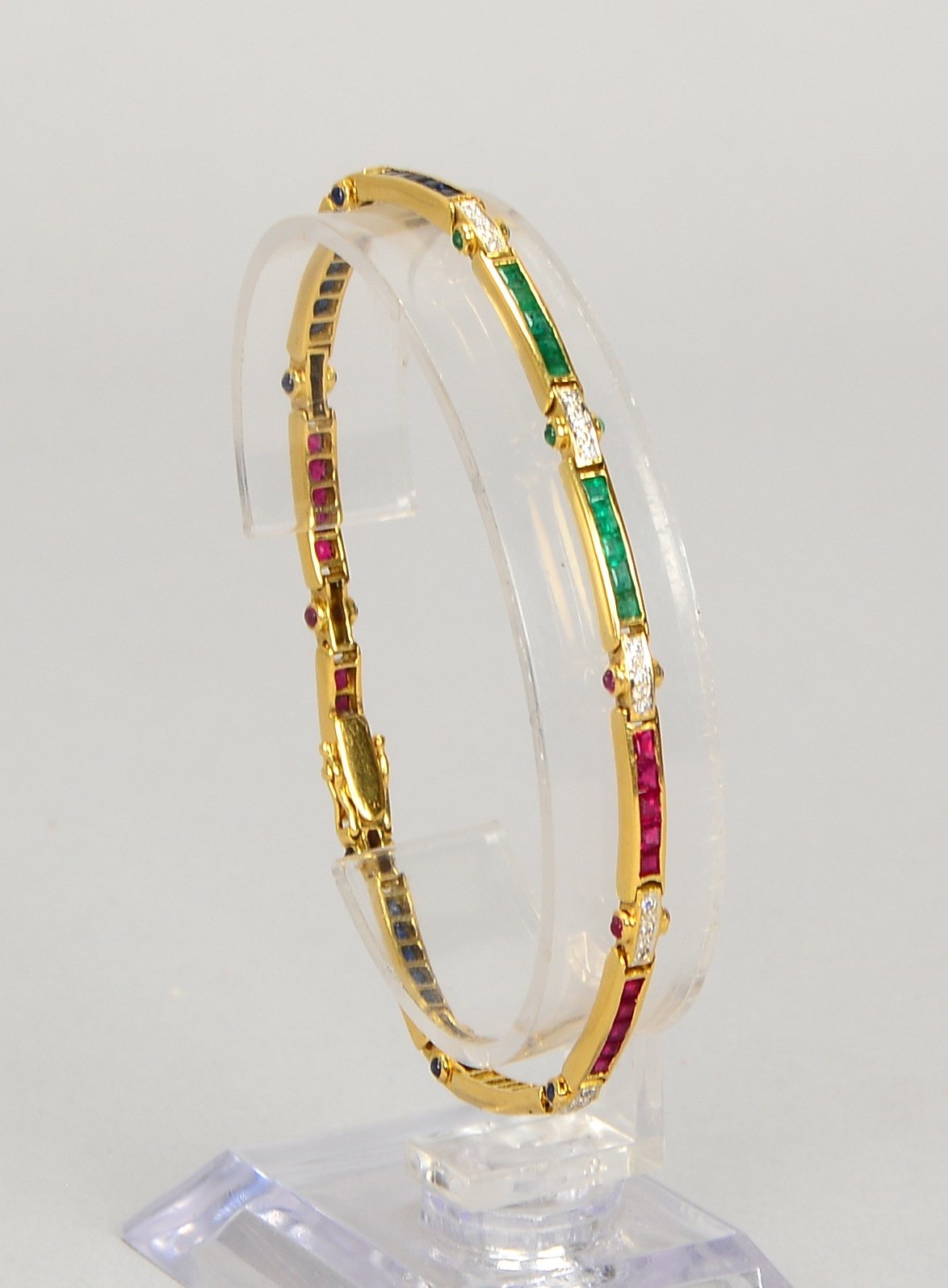 Armband, 750 GG (gest.), mit Diam., Saphiren, Rubinen und Smaragden; Gew. 11 g