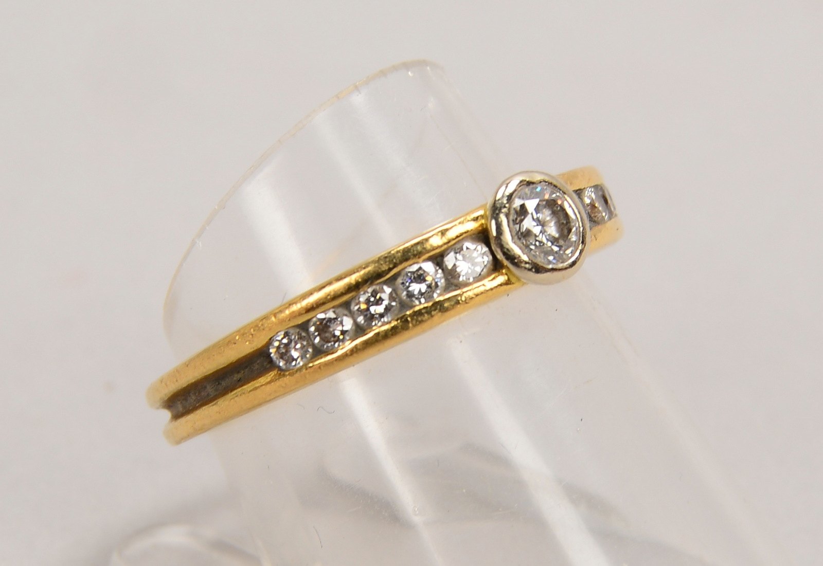 Ring, 750 GG (gest.), mit 11x Brill./zus. ca. 0,45 ct, 'Feines Weiß-Si'; RG 55, Gew. 5,15 g