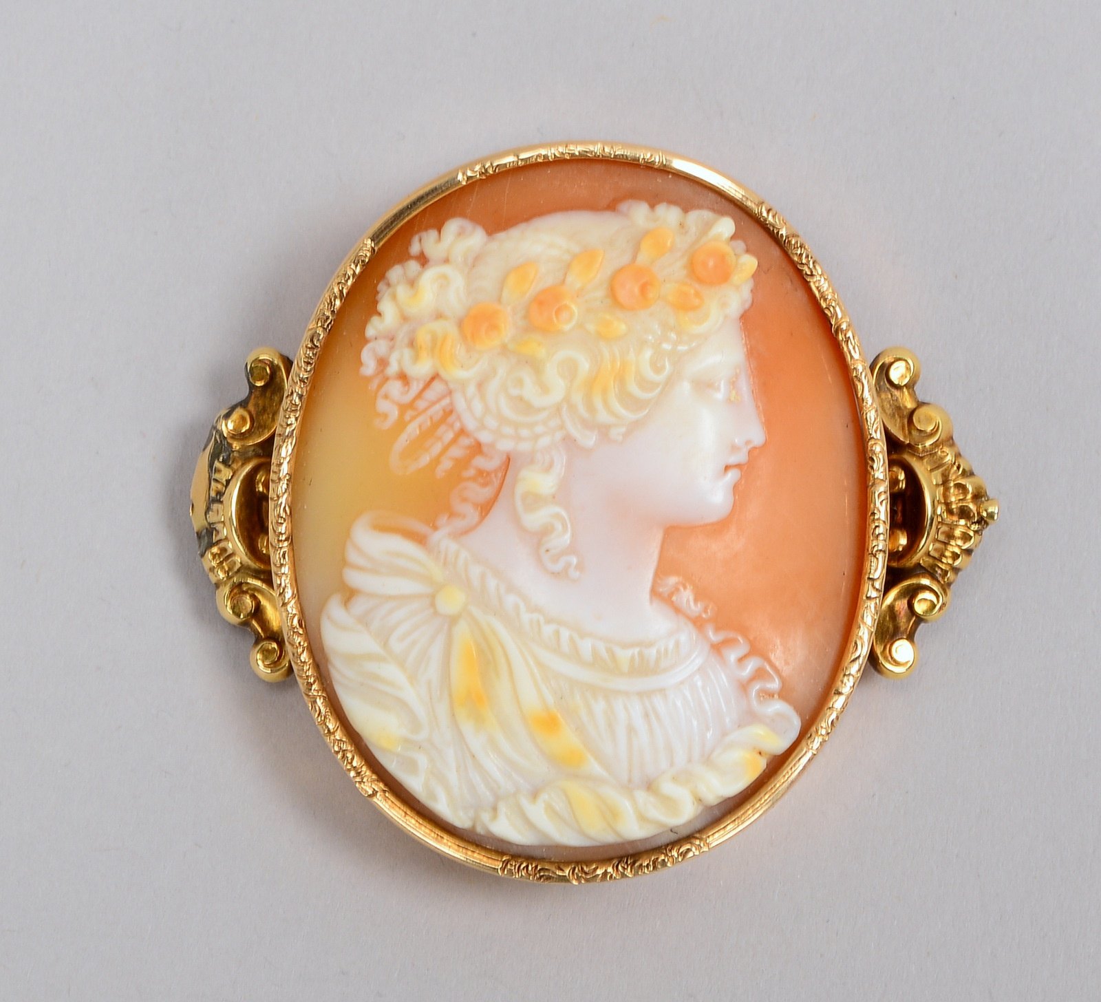 Brosche/Anhänger, 585 GG-Fassung mit geschn. Kamee, 'Frauenportrait'; Maße 5 x 5 cm