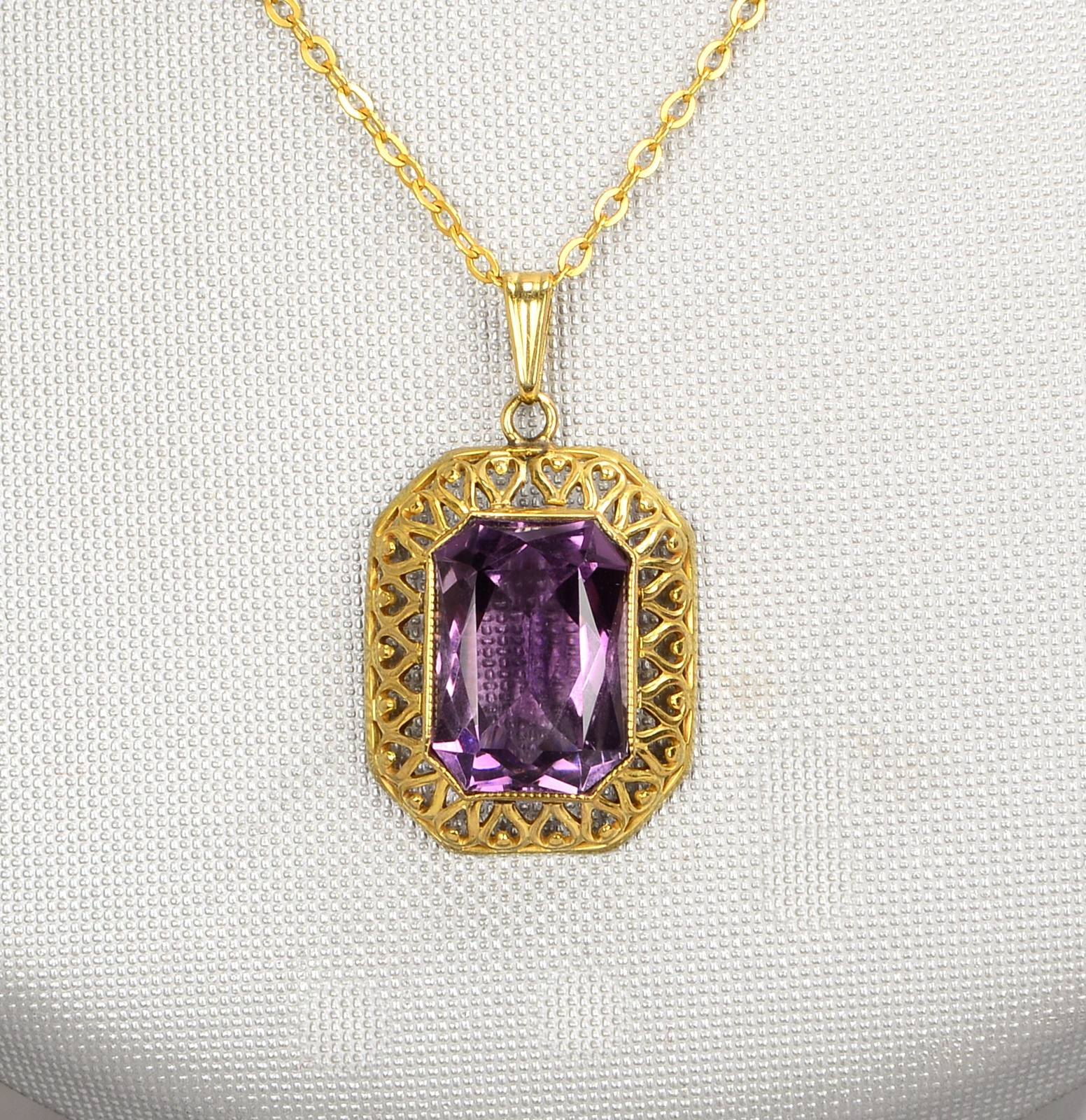 Halskette mit Anhänger, 333 GG (gest.), Anh. mit einzelnem Amethyst; Gew. 5 g
