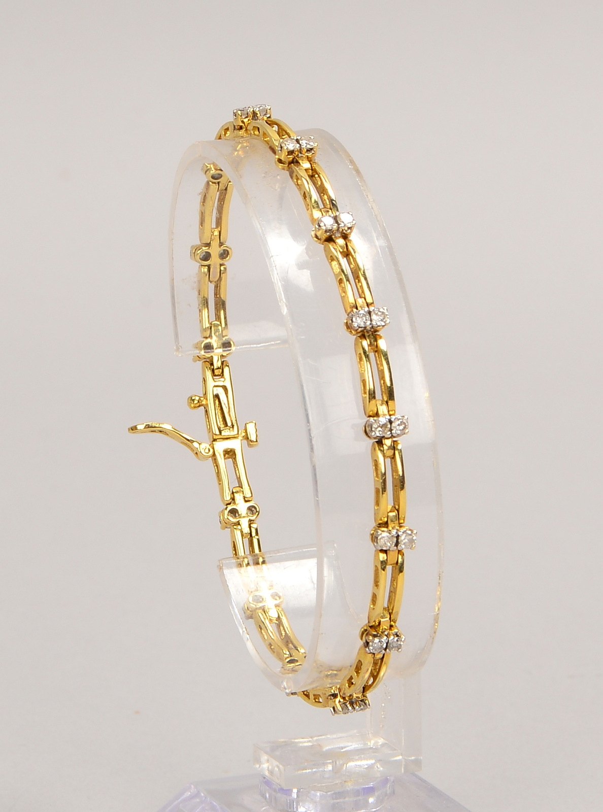 Armband, 585 GG (gest.), mit 28x Brill./zus. ca. 0,84 ct, Farbe Weiß, 'P1-P2'; Gew. 10,80 g