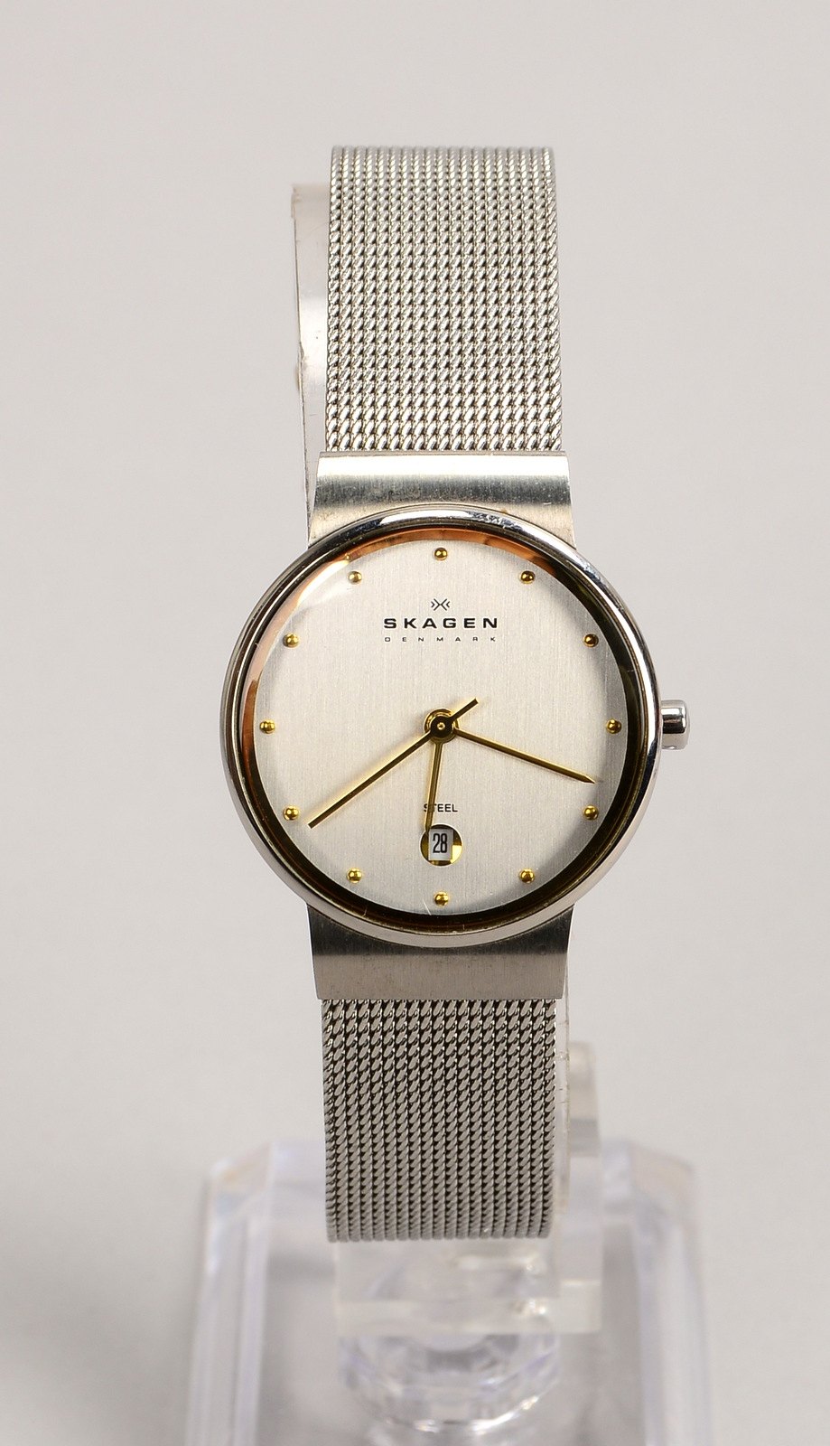 DAU, Quarz, Edelstahl-Geh./Armband, mit Datumsanzeige - Fkt. nicht gepr.; Ø 26 mm