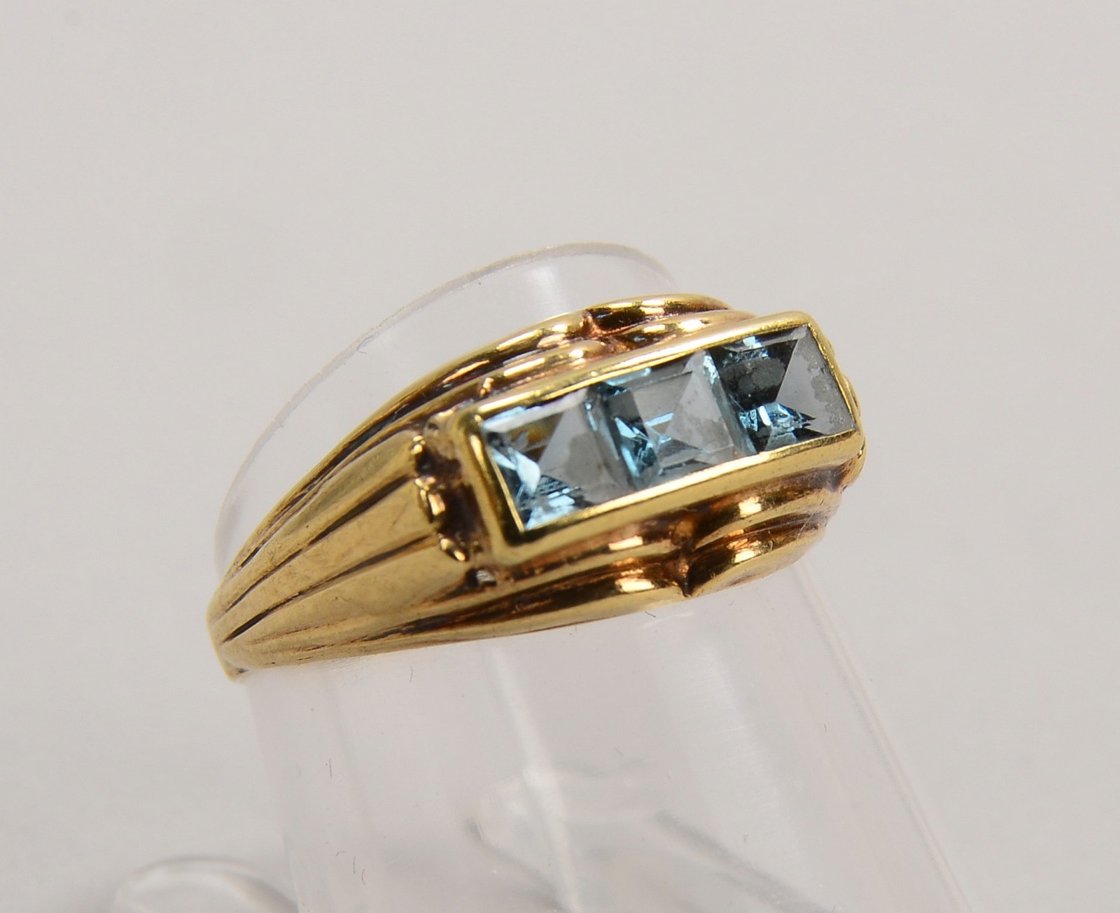 Ring, 333 GG (gest.), mit 3x kleinen Turmalinen(?); RG 55, Gew. 1,80 g