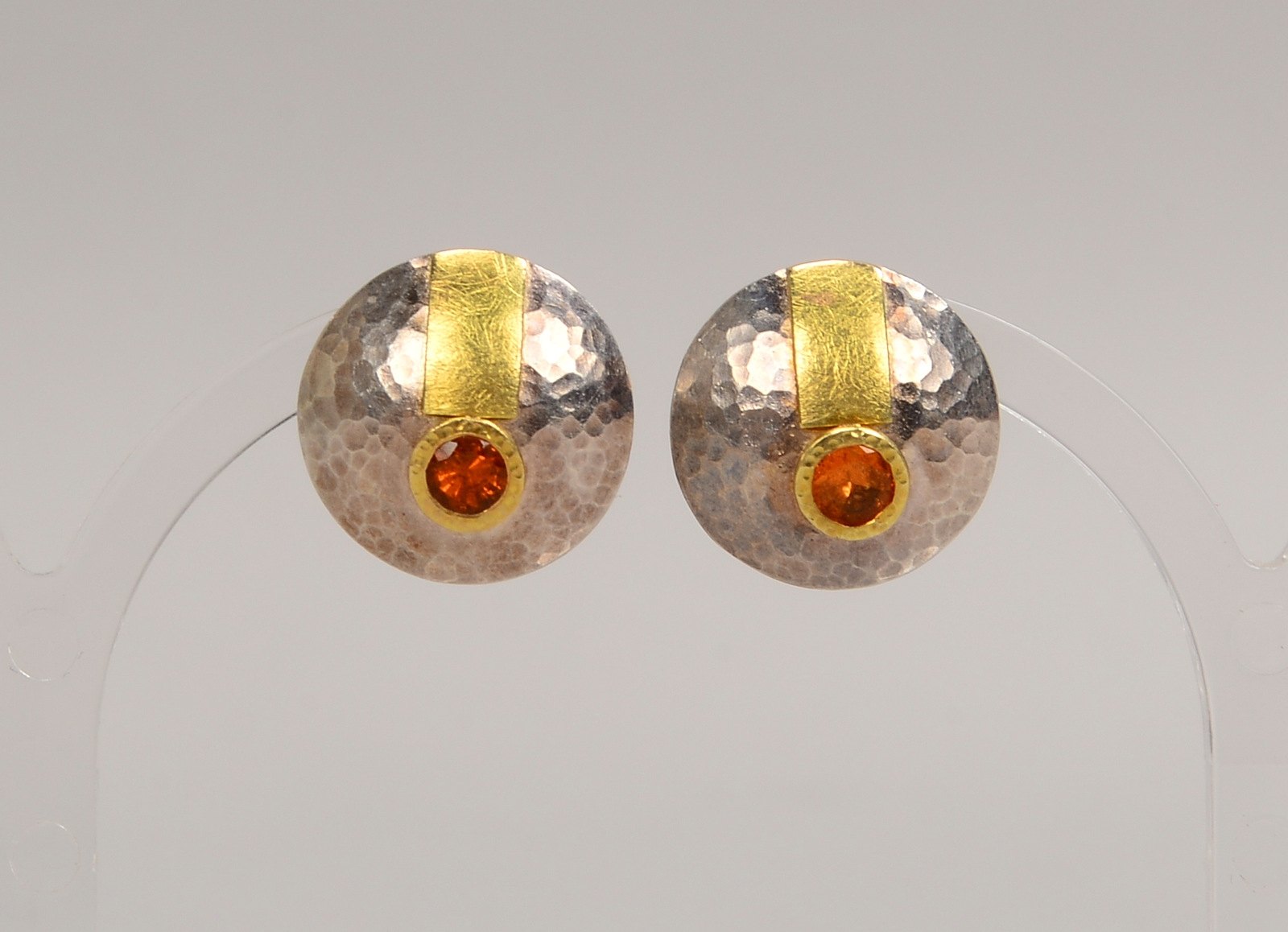 Designer-Ohrstecker, Silber/Gold, mit je einzelnem Citrin(?), Clipschließe; Gew. 10 g