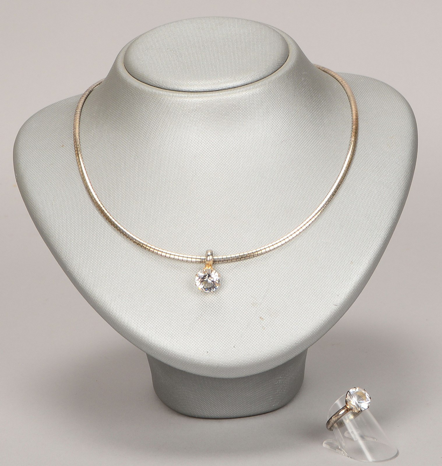 Schmuckset: Collier und Ring, 925 Sterlingsilber, mit Zirkonbesatz; Gew. zus. 18 g