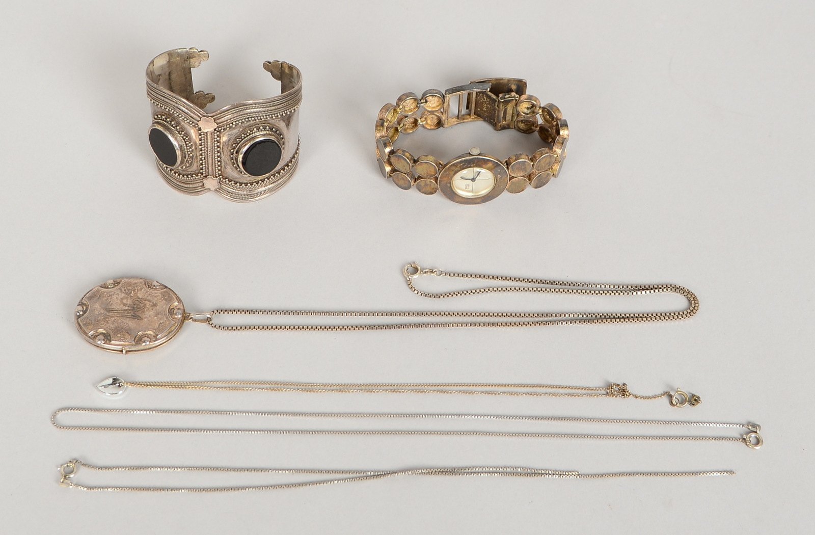 Silberschmuck: DAU, Medaillon an Kette, Kette mit Anh., und Armspange; Gew. 150 g