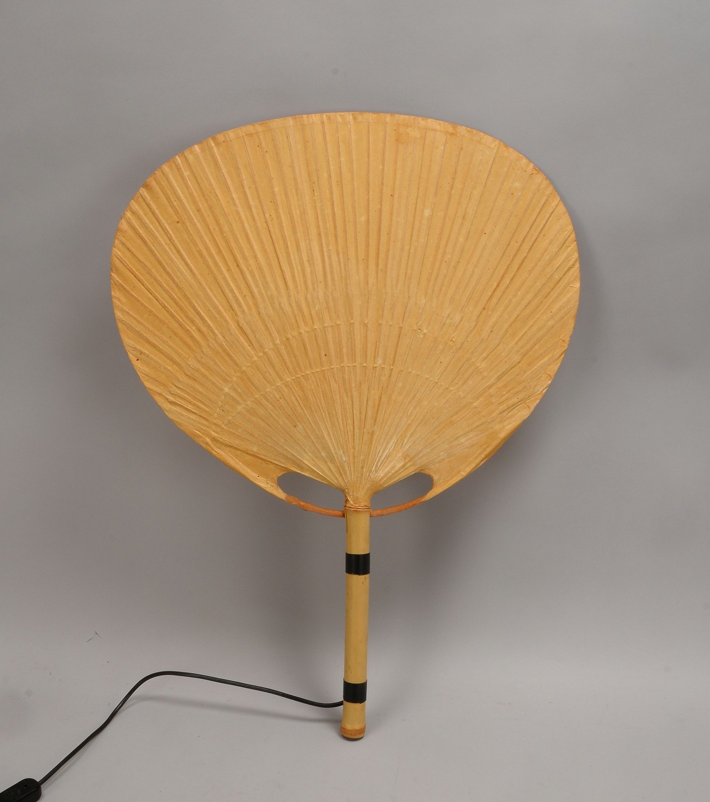 Designer-Wandlampe, 'Uchiwa', Bambus/Reispapier und Metall, 1-fl., Entw. I. Maurer