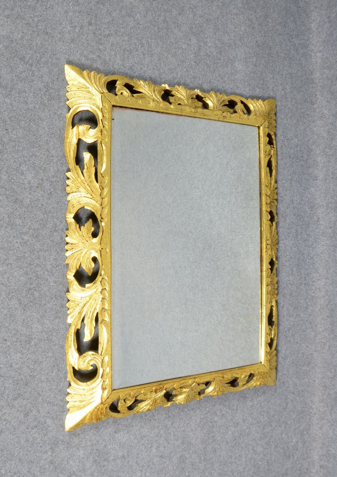 Wandspiegel, Eichenholz, floral durchbr./verg., fac. Spiegelglas; Rahmenmaße 107 x 82 cm