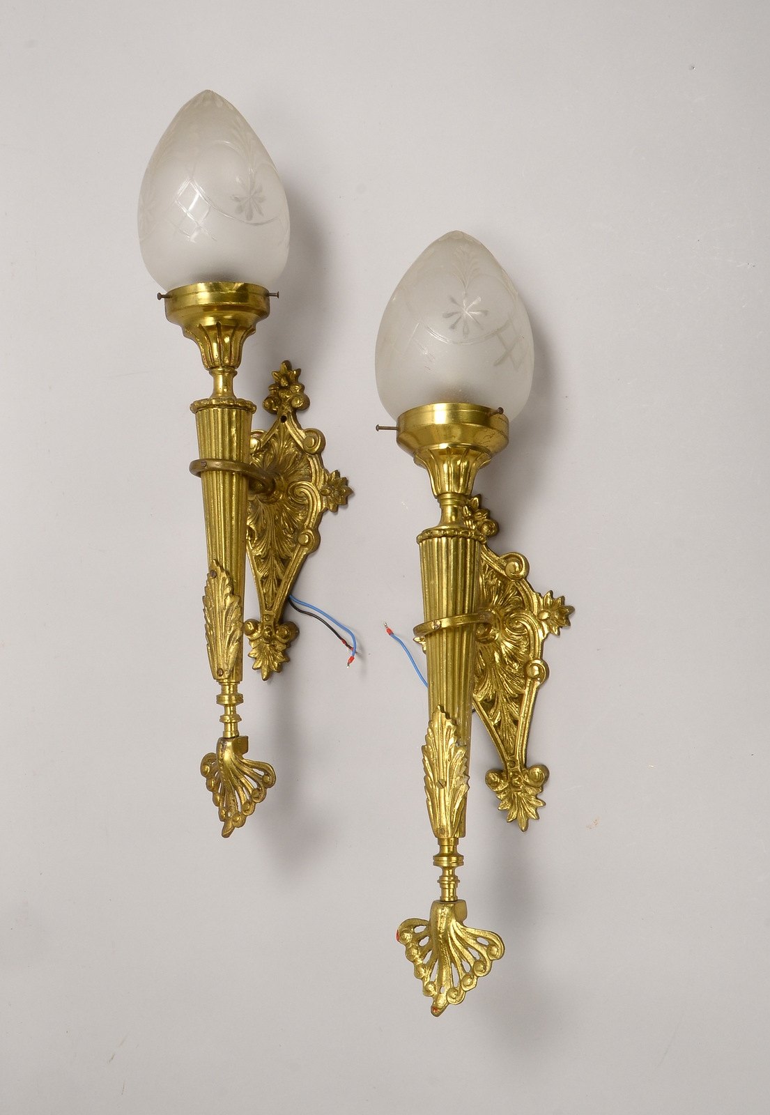 Paar Wandlampen (Empire-Stil), Bronze, jeweils 1-flammig; Länge 60 cm