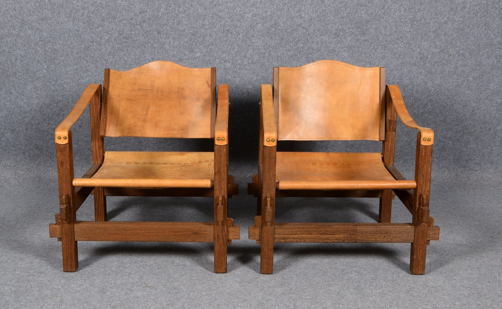 2 Safari-Stühle (Handarbeit), Wengeholz und Leder; Lehnhöhe 70 cm, Sitzhöhe 25 cm