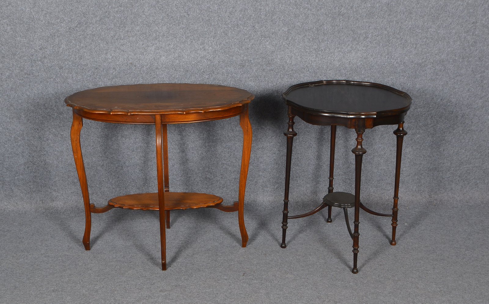 2 Beistelltische, Höhe jeweils 72 cm: 1x Platte/rund, Ø 56 cm, 1x Platte/oval, Ø 80 cm