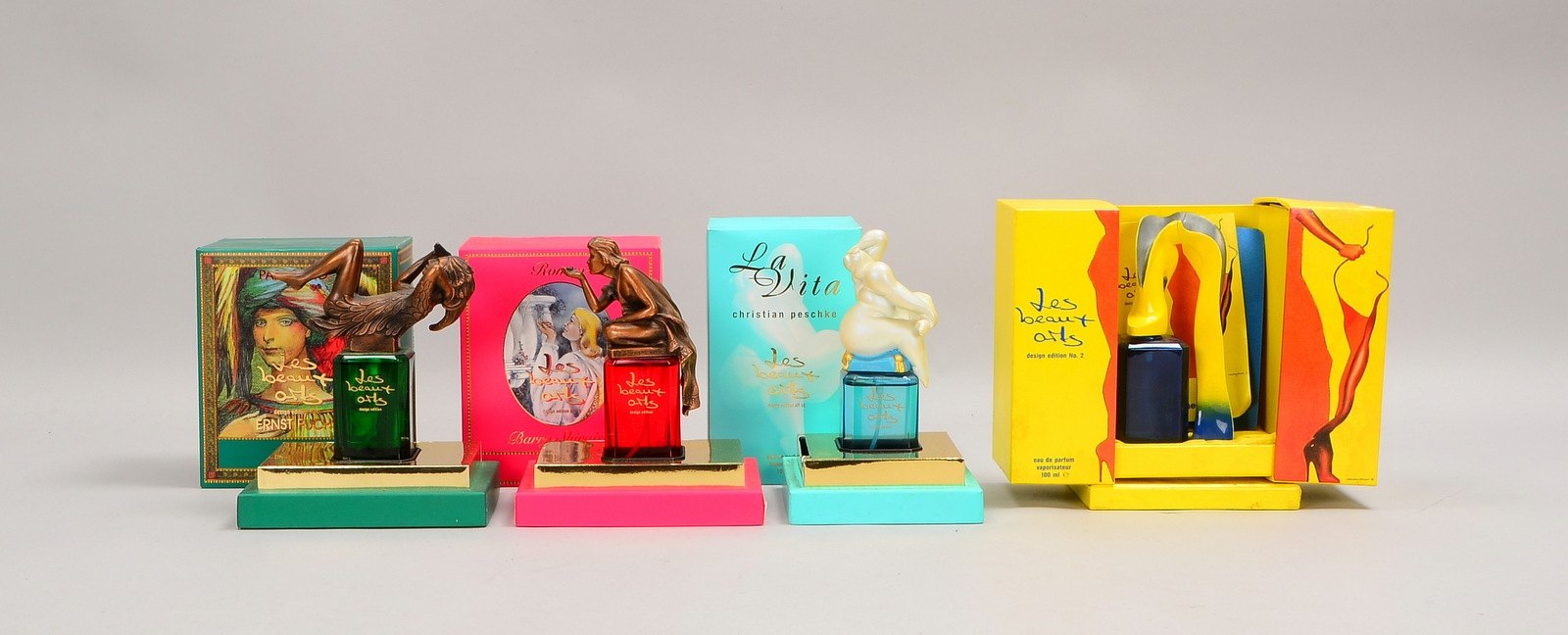 4 Sammler-Parfumflacons (Ed. 'Les Beaux Arts') mit skulpturalem Verschluss - in OVP