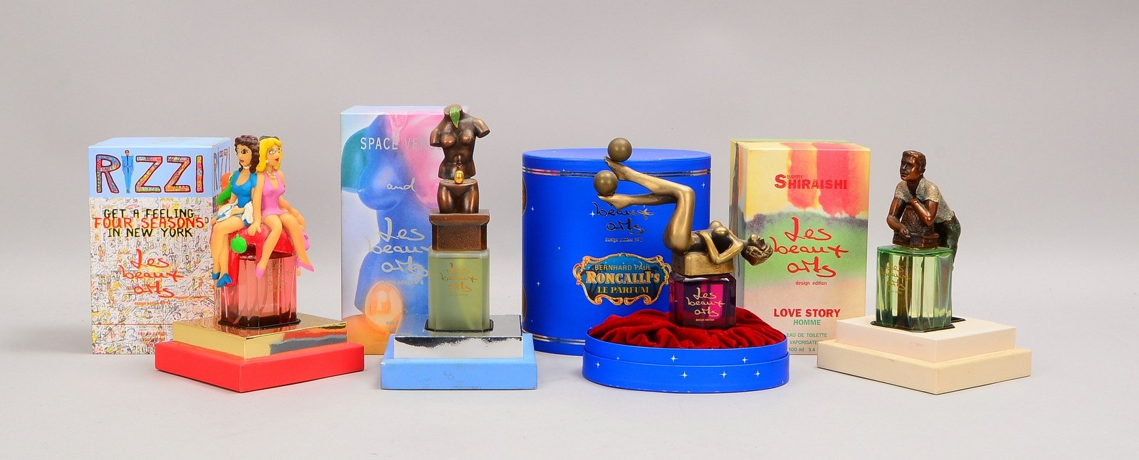 4 Sammler-Parfumflacons (Ed. 'Les Beaux Arts') mit skulpturalem Verschluss - in OVP