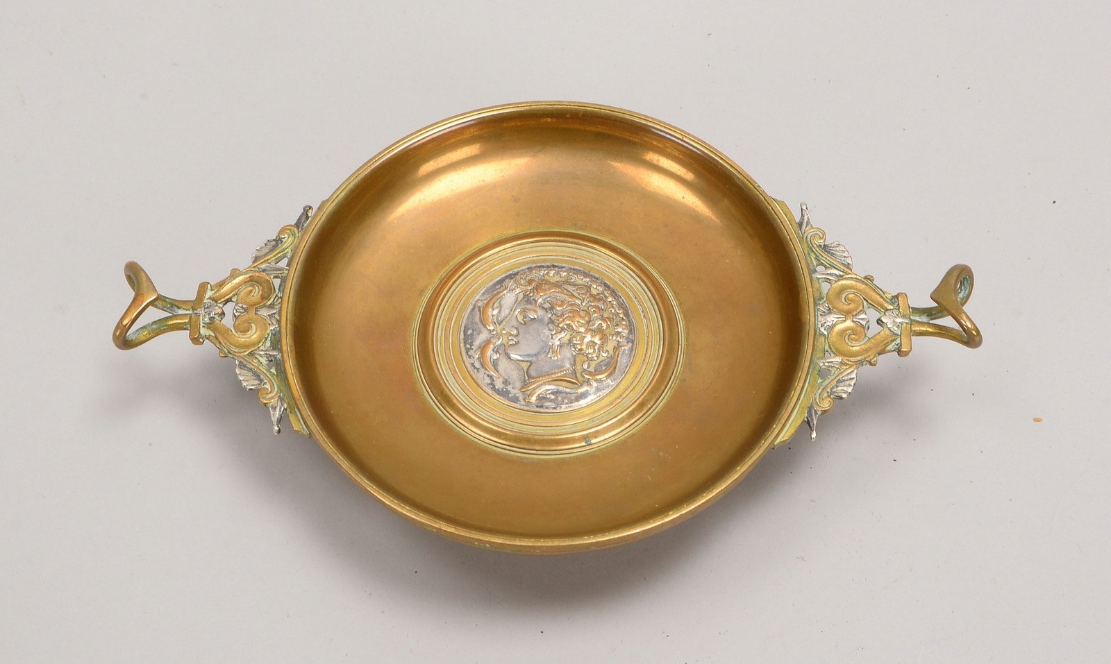 Barbedienne, Ferdinand, kl. Tischaufsatzschale, Bronze/z.T. vers., Reliefdekor, sign.
