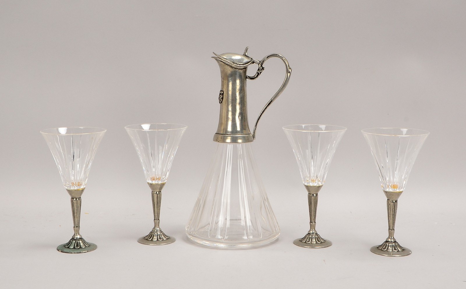Wein-Anbietset, Glas mit Zinn-Montierung: Karaffe mit 4-teiligem Gläsersatz