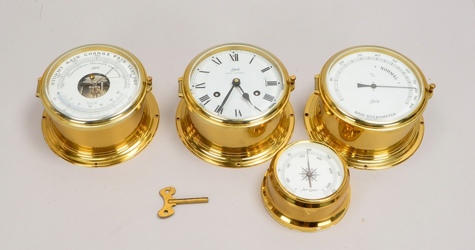 Maritimes Konvolut: Schiffsuhr, Barometer, Hygrometer; anbei kl. Barometer