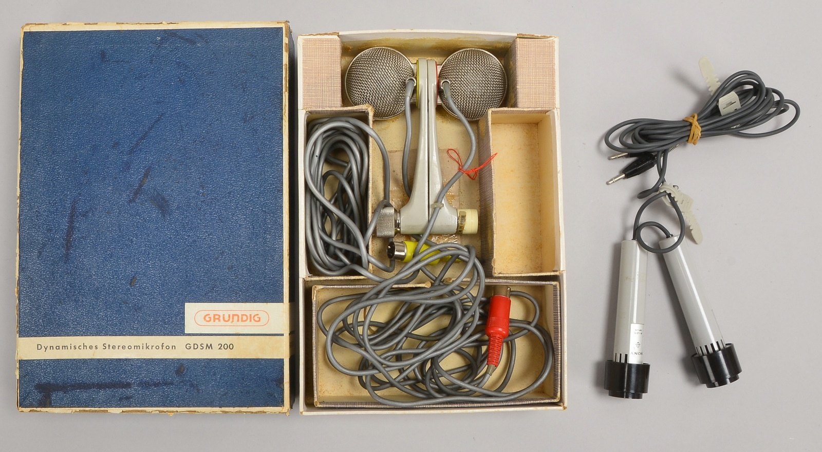 Dyn. Stereo-Mikrofon, Grundig 'GDSM 200', in OVP; dazu 2x Sony-Stereo-Mikrofone
