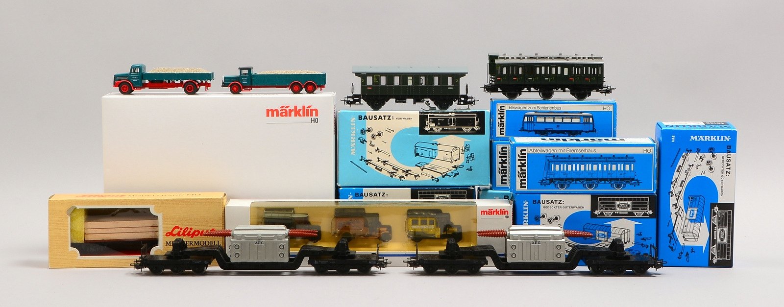 Märklin 'HO': Modellautos und Waggons - teils in Originalverpackung