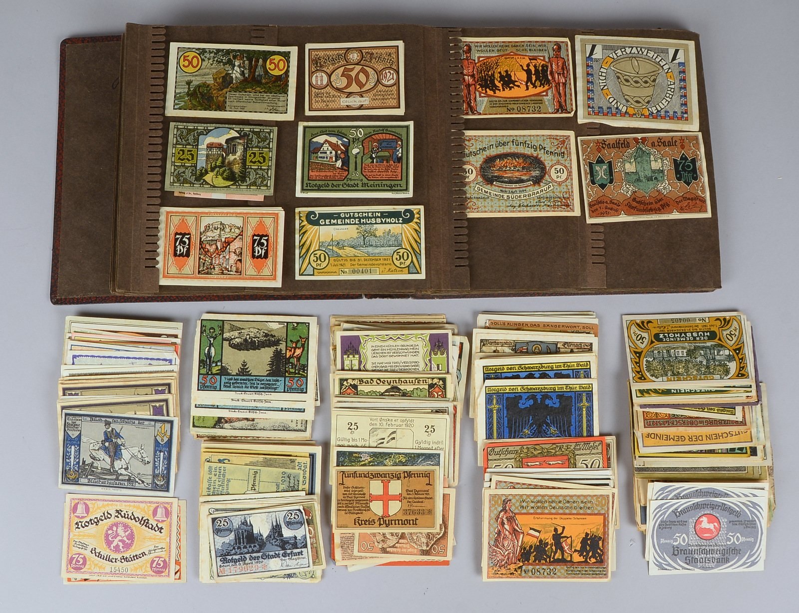 Städtegeld-/Notgeld, gesammelt 1922/1923, ca. 300 Scheine, lose im Album