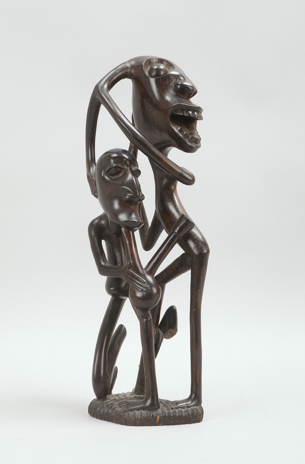 Holzfigur (Makonde/Tansania), 'Paar mit Pfeife', Ebenholz; Höhe 44,5 cm