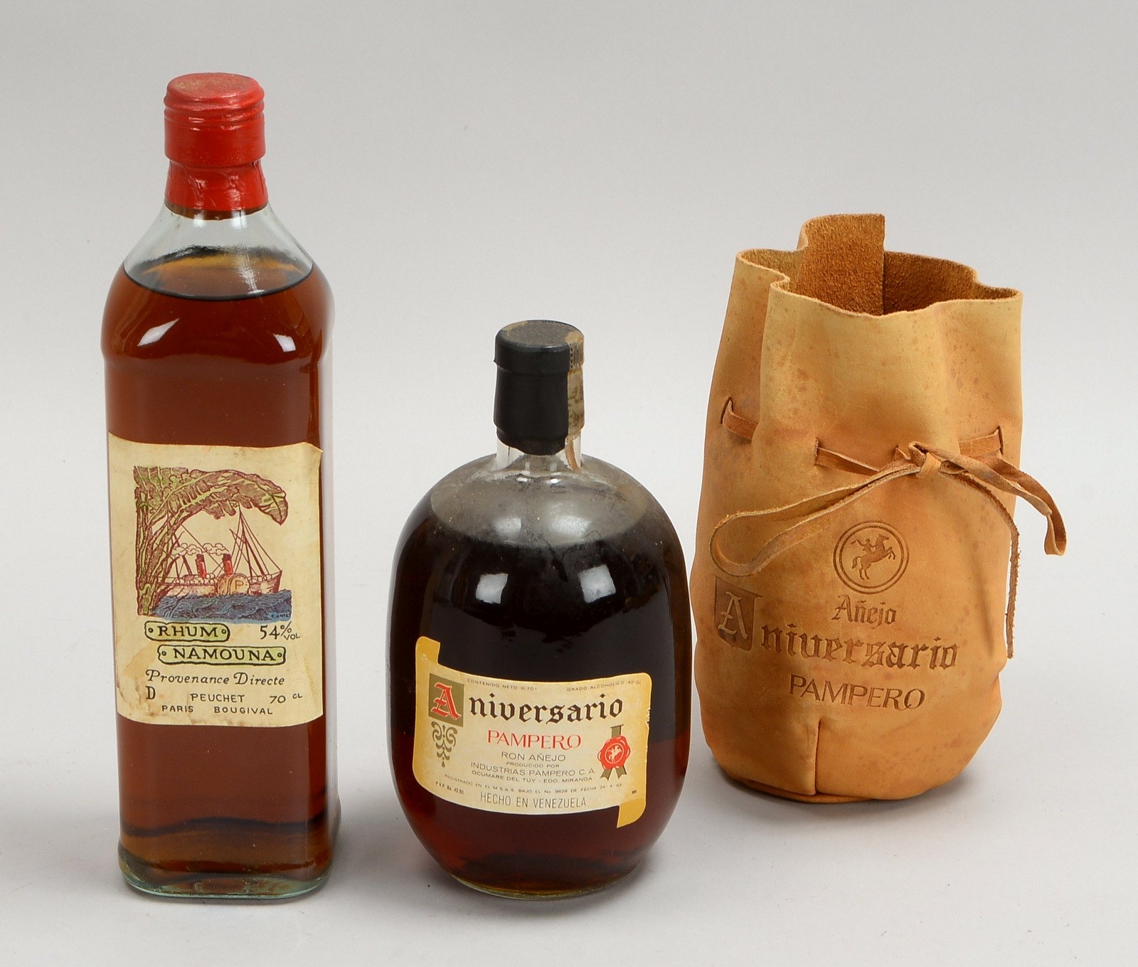 Sammler-Spirituosen, 2 Fl.: 1x Rum Namouna, und 1x Rum Pampero