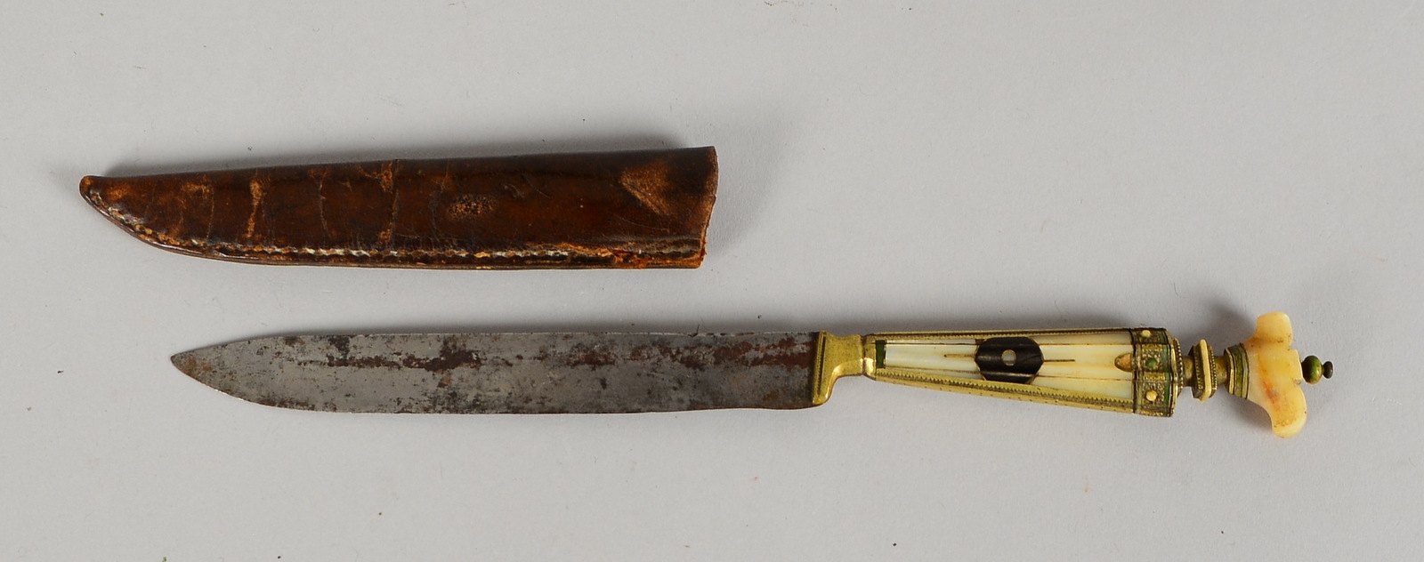 Kl. (Damen-?)Dolch, antik, Stahlklinge, Griff mit feinen Einlagen; Länge 23 cm