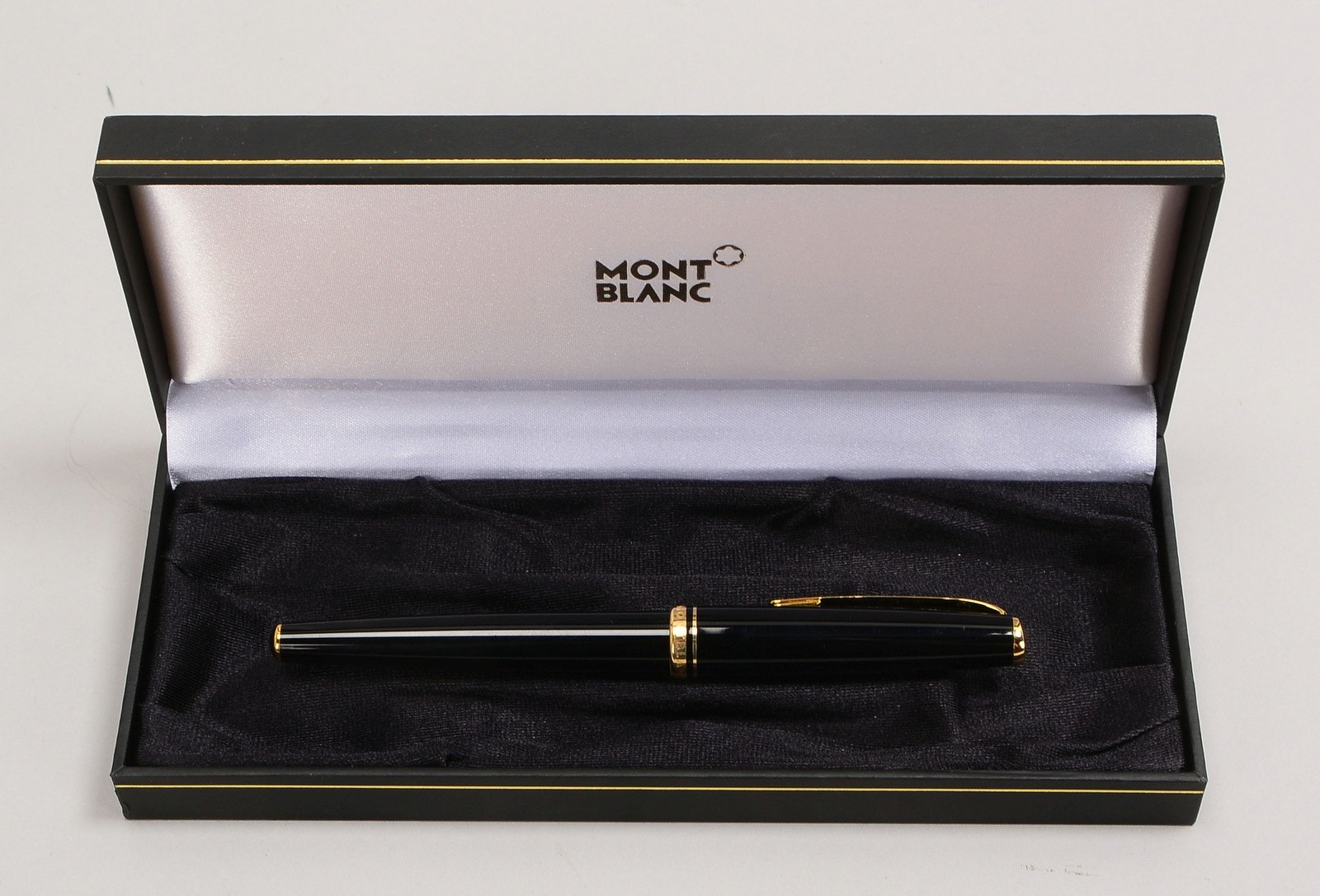 Füllfederhalter, Montblanc 'Generation', schwarz, in Montblanc-Schatulle - neuwertig